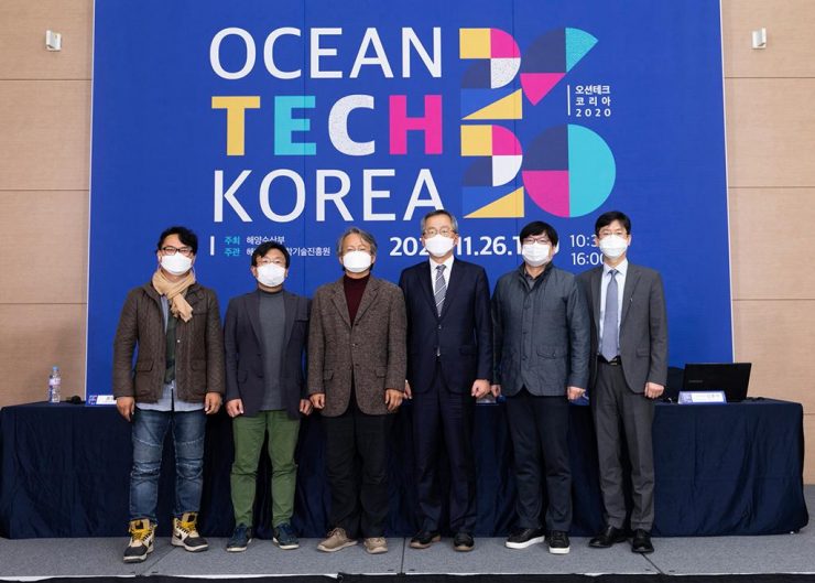 조승환 원장과 최재홍 교수 그리고 발표자와 모더레이터 기념촬영