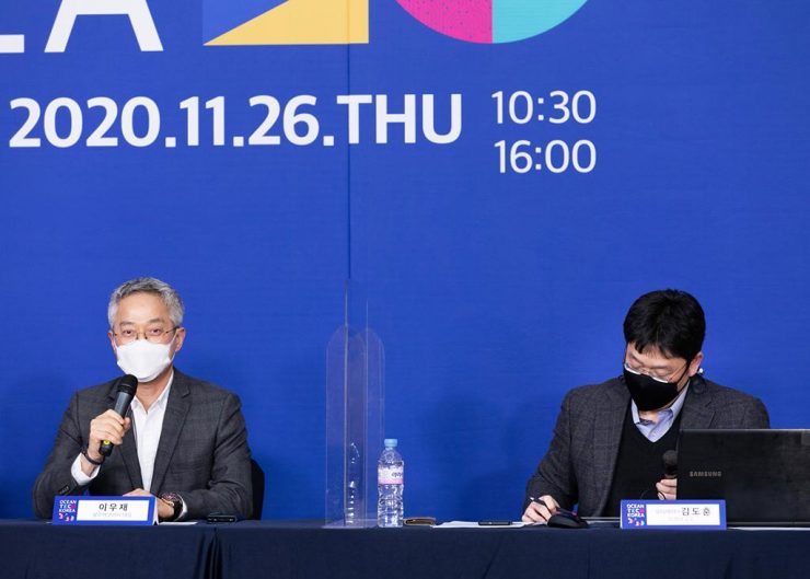 답변 중인 이우재 대표