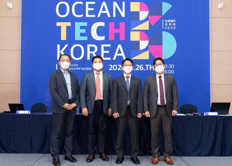 발표자와 모더레이터 기념촬영